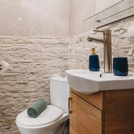 4 Bedroom Old Town - 3 Bathrooms Διαμέρισμα *