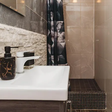 דירה 4 Bedroom Old Town - 3 Bathrooms *