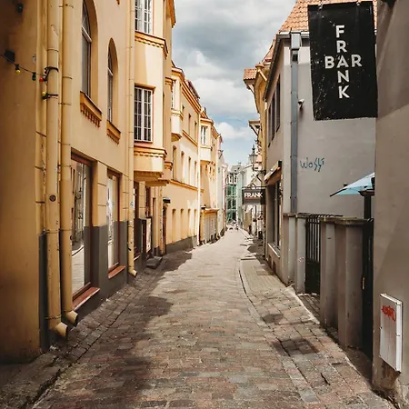 4 Bedroom Old Town - 3 Bathrooms דירה *