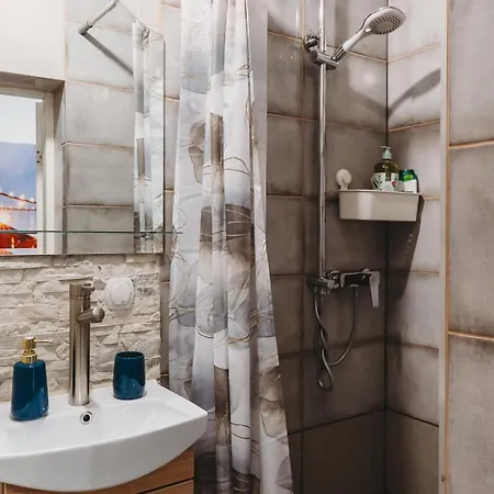 4 Bedroom Old Town - 3 Bathrooms *