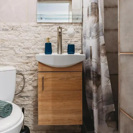 דירה 4 Bedroom Old Town - 3 Bathrooms *