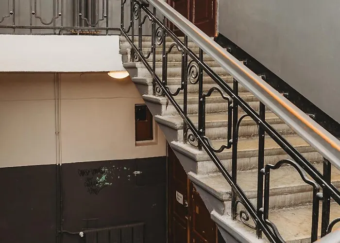 4 Bedroom Old Town - 3 Bathrooms Apartment *