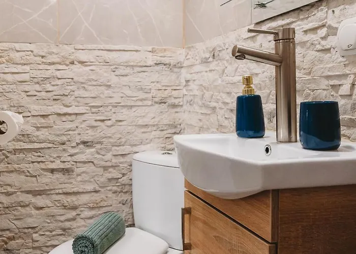 4 Bedroom Old Town - 3 Bathrooms Apartment *